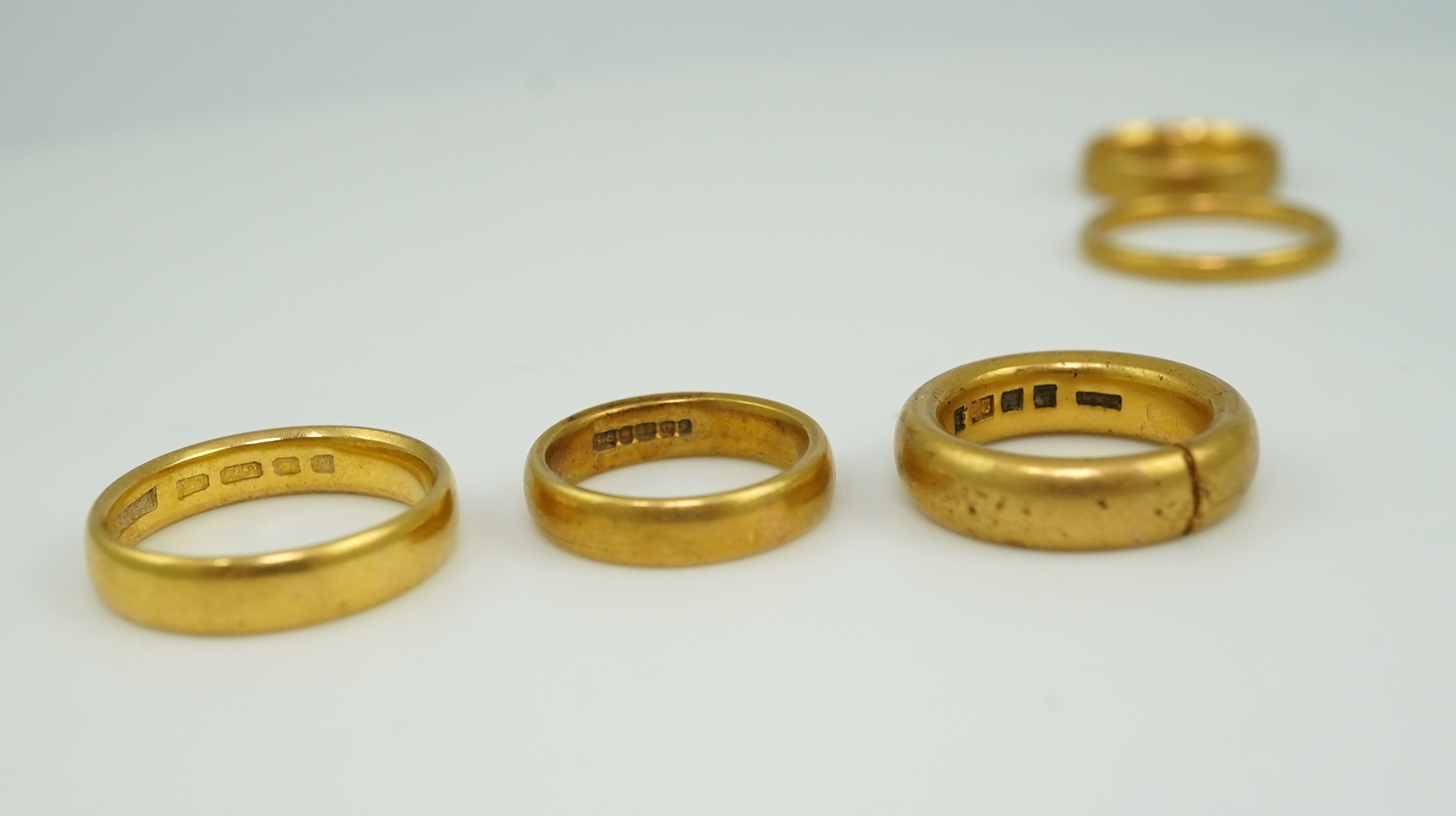 Five 22ct gold wedding bands